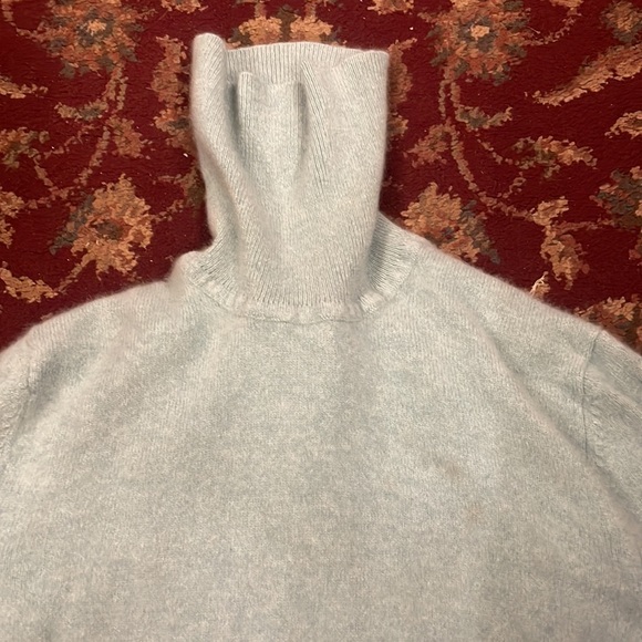 Lord & Taylor Mint Blue 100% Cashmere Turtleneck Sweater - Picture 4 of 6